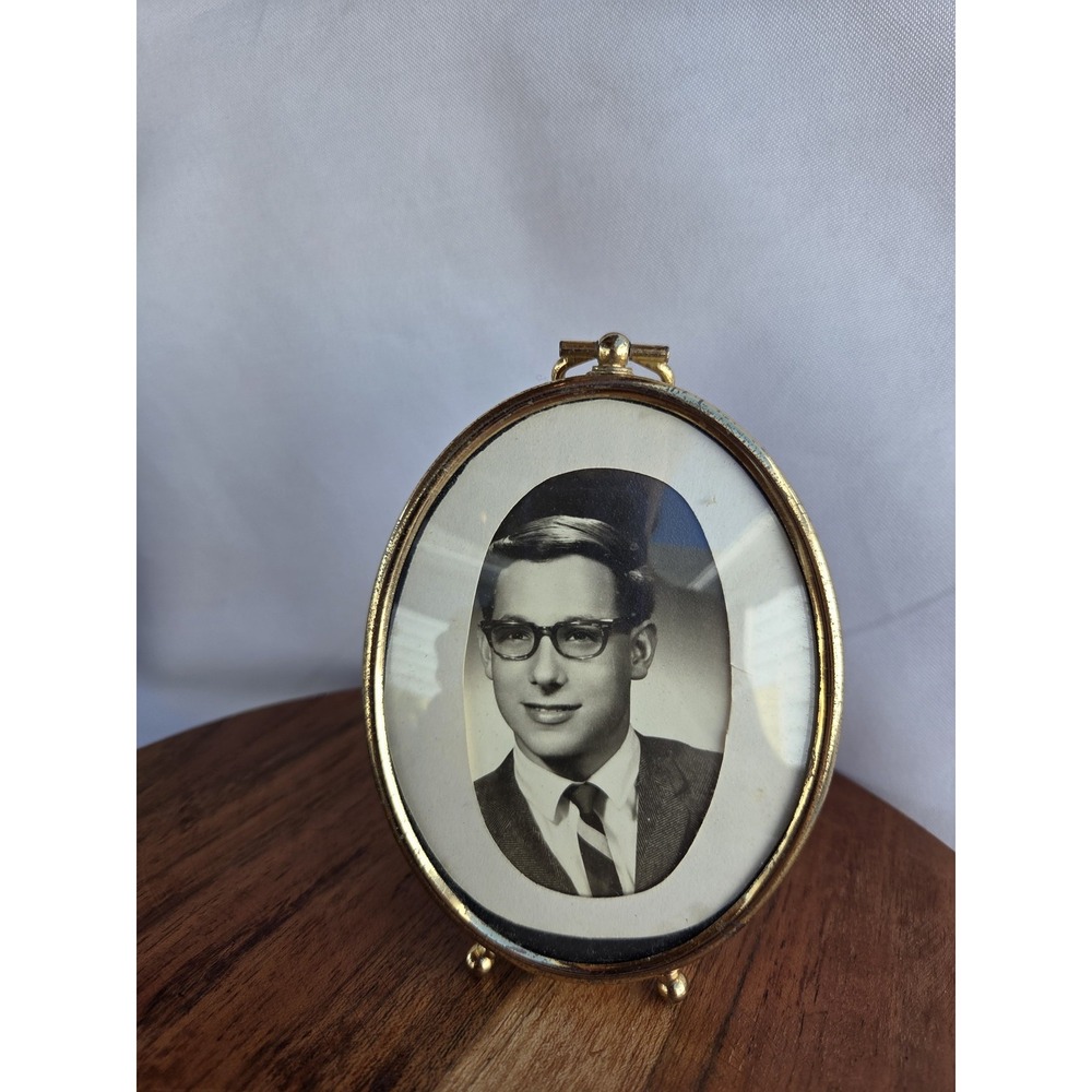 Vintage Oval Brass Picture Frame Convex Glass Velvet Back Easel 3.5x5 Photo